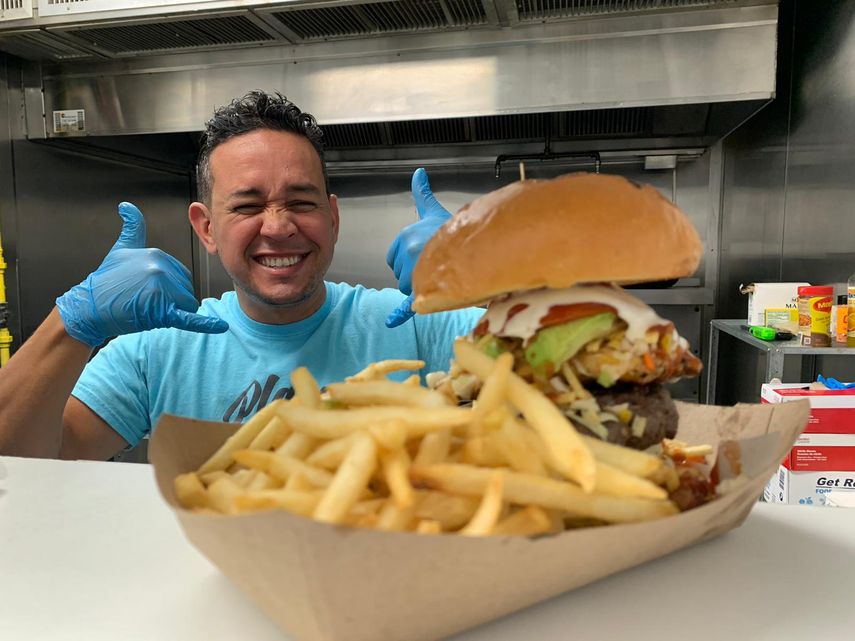 El joven empresario venezolano Ángel Caballero, propietario del restaurante Plaza Venezuela.