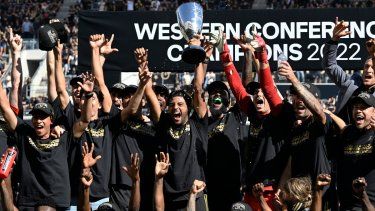 En foto del 30 de octubre del 2022, Los Angeles FC celebra tras superar a Austin FC en la final de la Conferencia Oeste de la MLS.