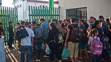 Cubanos en punto fronterizo en México.