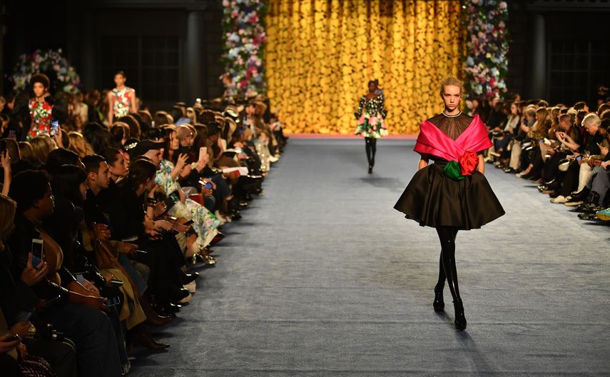 Las flores y los estampados protagonizaron la propuesta de Richard Quinn.&nbsp;