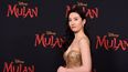 En esta foto de archivo tomada el 9 de marzo de 2020, la actriz estadounidense-china Yifei Liu asiste al estreno mundial de Mulan de Disney en el Dolby Theatre de Hollywood. La pel&iacute;cula de acci&oacute;n en vivo de Disney, Mulan, con un elenco totalmente asi&aacute;tico, finalmente se estrena el 4 de septiembre de 2020 y llega al servicio de transmisi&oacute;n Disney +.&nbsp;