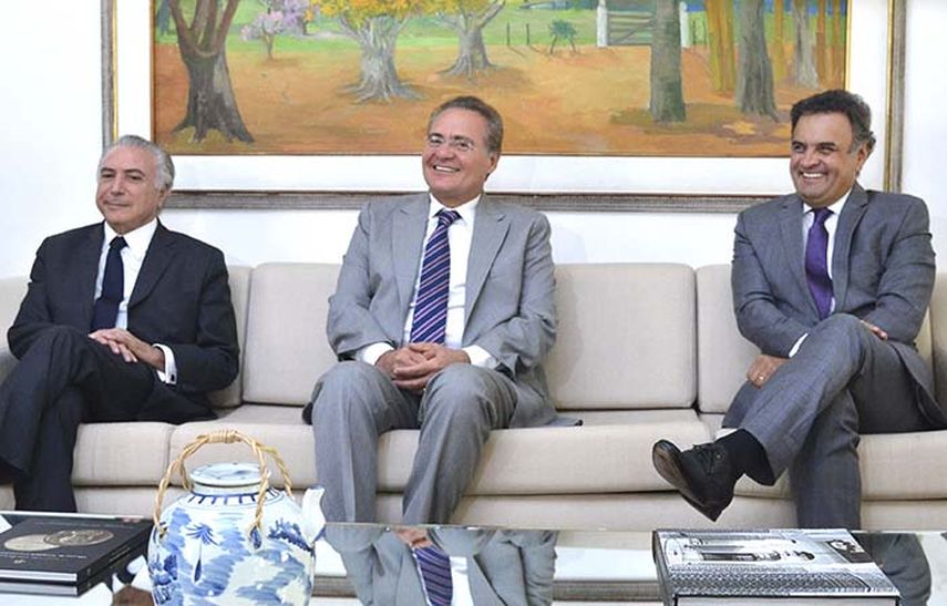 El vicepresidente de Brasil, Michel Temer, el presidente del Senado, Renan Calheiros y el senador opositor, Aécio Neves, reunidos el 27 de abril de 2016 en Brasilia. (Agência Brasil)