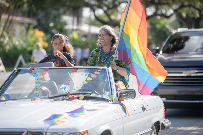 Daniella Levine-Cava, alcaldesa de Miami-Dade, participa en el desfile LGBTQ+ de Miami Shores.&nbsp;