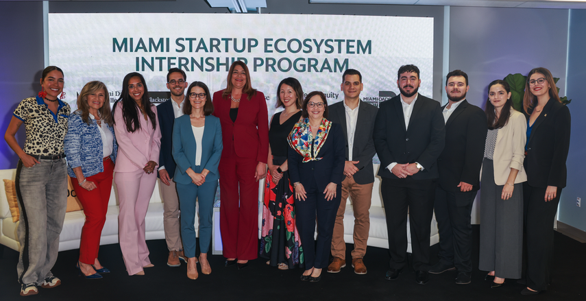 En el centro, Madeline Pumariega, presidente del MDC junto a María Escorcia, directora de Filantropía Global para la región sureste de JPMorganChase.&nbsp;&nbsp;