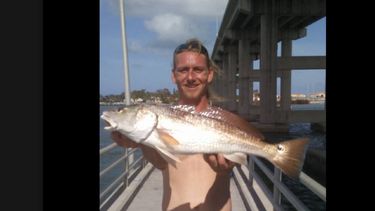 Matt Crull es fanático de la pesca. 