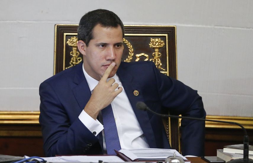 El presidente&nbsp;encargado de Venezuela, Juan Guaid&oacute;, se sienta durante una sesi&oacute;n semanal en la Asamblea Nacional en Caracas, Venezuela.