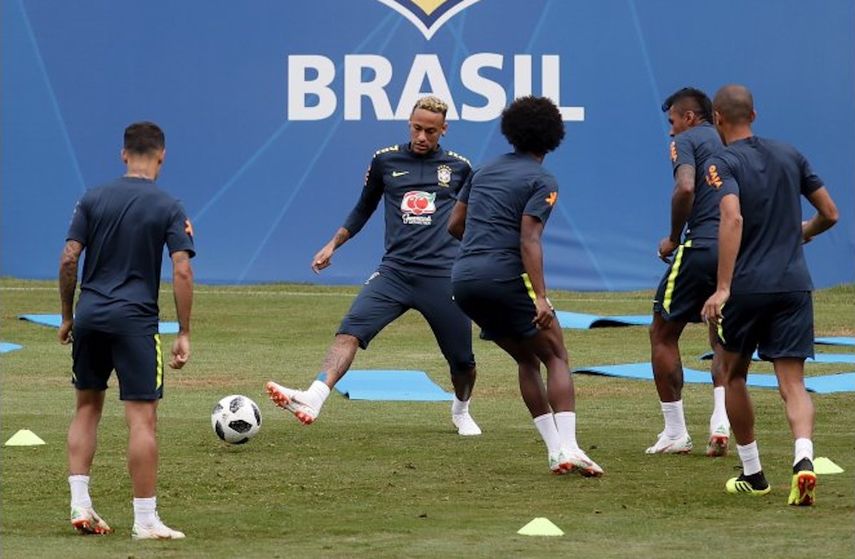 La Canarinha, de la mano de Neymar, está obligada a ganar y gustar para dar un paso hacia los octavos de final. 