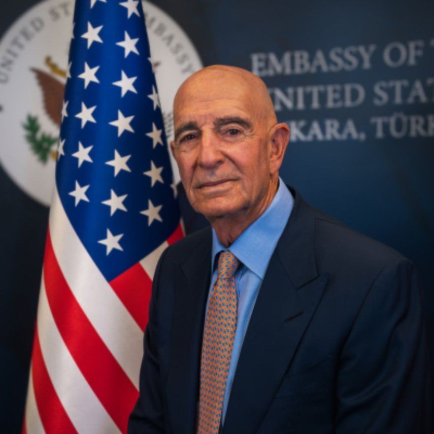 El enviado de la administración del presidente Donald Trump, Tom Barrack, resaltó el papel de países como Estados Unidos, Arabia Saudí, Turquía e Israel en la construcción del nuevo Gobierno de Siria