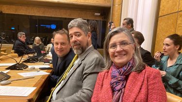 John Suarez en el centro.