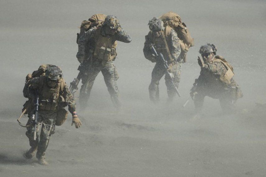 Marines estadounidenses durante un ejercicio de combate con las fuerzas filipinas en Claveria, en el norte de Filipinas, el jueves 31 de marzo de 2022.&nbsp;