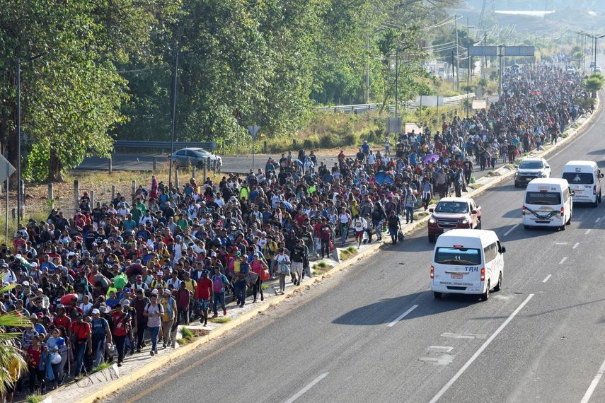 M xico disuelve caravana de miles de migrantes tras acuerdo