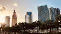 Vista parcial del centro de Miami, donde destaca La Torre de la Libertad, que fue construida en 1925 y antes albergó las oficinas del periódico The Miami News. Vista parcial del centro de Miami, donde destaca La Torre de la Libertad, que fue construida en 1925 y antes albergó las oficinas del periódico The Miami News.
