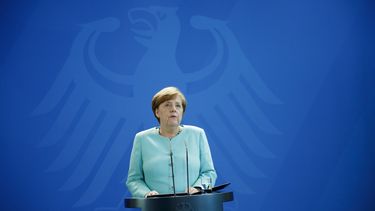 La canciller alemana, Angela&nbsp;Merkel, comparece ante los medios en la Cancillería para analizar el paso dado por el presidente estadounidense, Donald Trump, de abandonar el Acuerdo del clima de París, en Berlín, Alemania.
