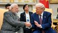 El presidente de Estados Unidos Donald J. Trump estrecha la mano al primer ministro de India, Narendra Modi, durante un encuentro en la Casa Blanca. El presidente de Estados Unidos Donald J. Trump estrecha la mano al primer ministro de India, Narendra Modi, durante un encuentro en la Casa Blanca.