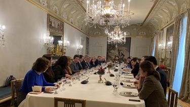 La ministra de Exteriores de Espa&ntilde;a convoc&oacute; a un almuerzo a los embajadores de los pa&iacute;ses iberoamericanos.