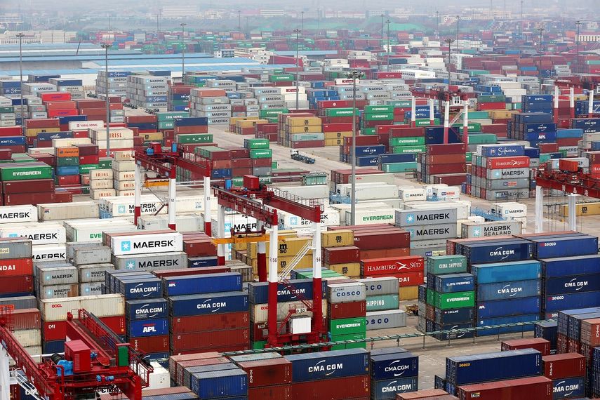Cientos de contenedores en el puerto de&nbsp;Qingdao, China. Los especialistas vaticinan que en 2019 continuará el&nbsp;proceso de&nbsp;moderación económica&nbsp;del país asiático.