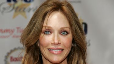 En esta foto de archivo, la actriz Tanya Roberts llega a la 18a Gala Anual Night Of 100 Stars celebrada en el Hotel Beverly Hills el 24 de febrero de 2008 en Beverly Hills, California. La actriz apareció en Panorama para matar (1985).&nbsp; &nbsp;