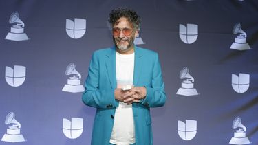 El argentino Fito Páez posa en la sala de prensa durante la ceremonia de los Latin Grammy, el 14 de noviembre de 2019 en Las Vegas. Páez ganó el Grammy a Mejor álbum latino de rock o música alternativa por La conquista del espacio el domingo 14 de marzo de 2021.&nbsp;