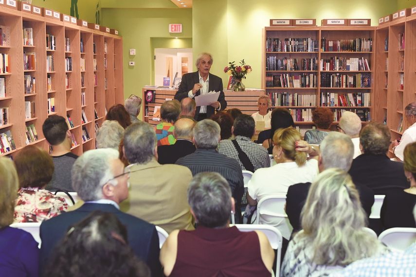 Durante la presentación de los poemas ilustrados de Gloria Leal.&nbsp;