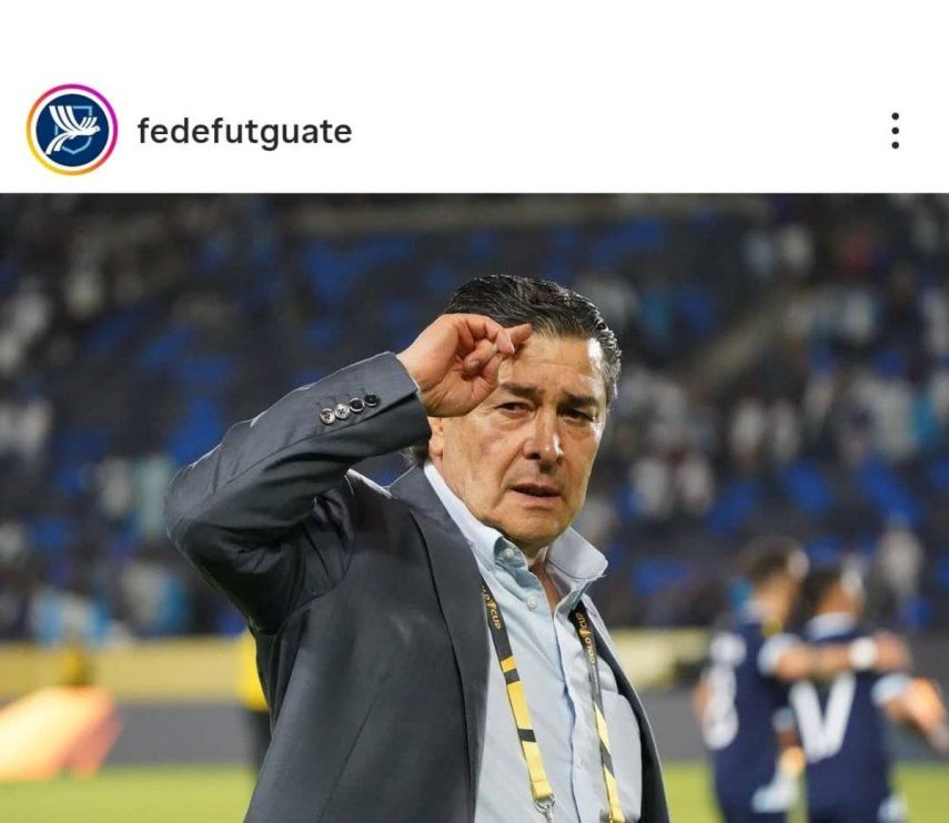 El director técnico de la selección de Guatemala, el mexicano Luis Fernando Tena, tras la culminación de un partido de la Copa Oro, el 17 de junio de 2025.