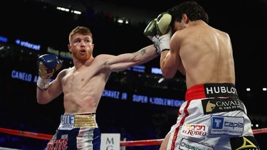 Canelo fue más que su rival sobre el ring de principio a fin del combate.