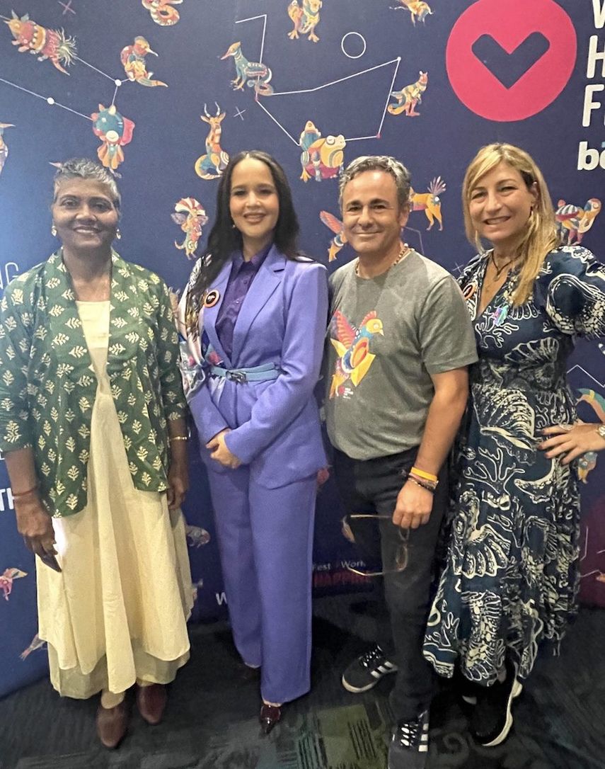 La experta disertó ante más de 600 personas en The World Happiness Fest, en la Universidad Internacional de Florida.