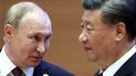 El presidente ruso Vladimir Putin habla con el presidente chino Xi Jinping.