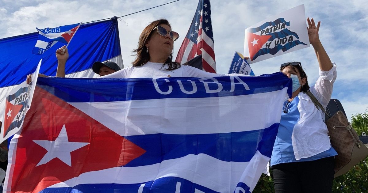 Exilio cubano conmemora el 20 de Mayo en Miami con vigilia por los presos políticos