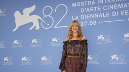 La actriz estadounidense Laura Dern (en la imagen en fotografía de archivo durante la última edición del certamen) se encargará de pronunciar el discurso de homenaje a George Clooney durante la gala en la que se le entregará el León de Oro honorífico del Festival de Venecia, en su inauguración el próximo miércoles.