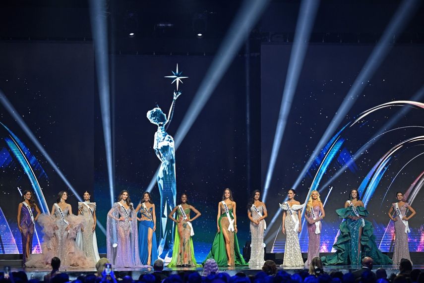 Concursantes compiten en traje de gala en la 73 edición de Miss Universo.&nbsp;