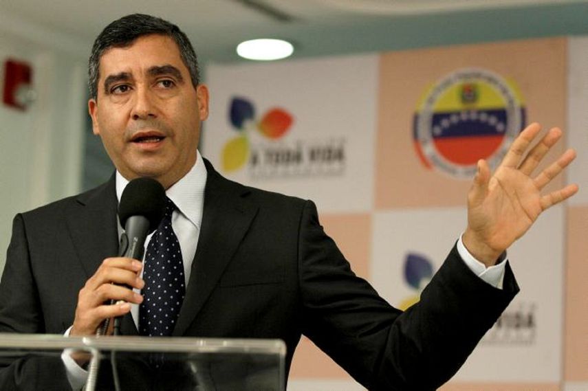 Recupere la gobernabilidad, brinde soluciones al problema,  inflacionario, dé la comida, las medicinas, elimine el control del  cambio, pidió el militar retirado