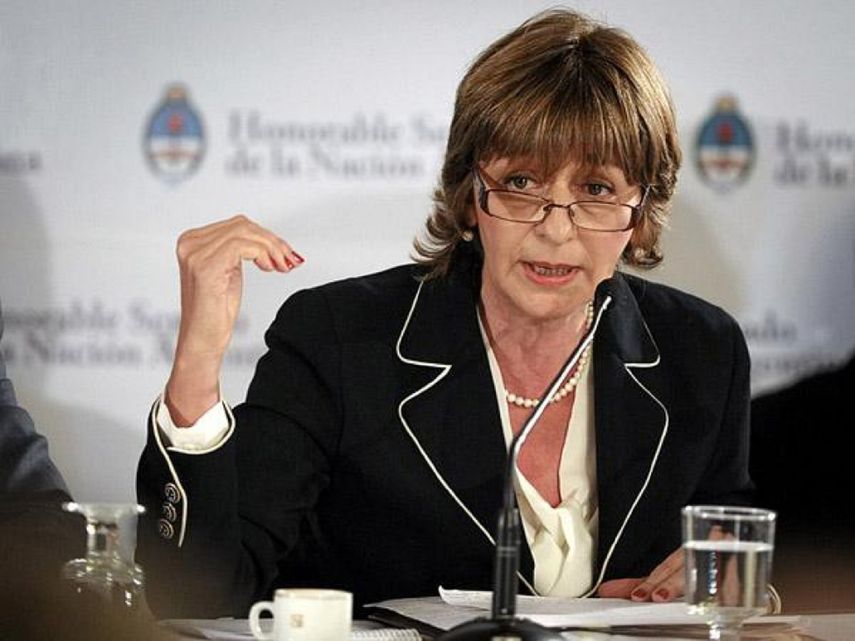 El juez Julián Ercolini procesó a la fiscal Gils Carbó por presunta administración fraudulenta en perjuicio del Estado.