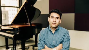 Pianista Oscar Caucaly presenta nuevo álbum.