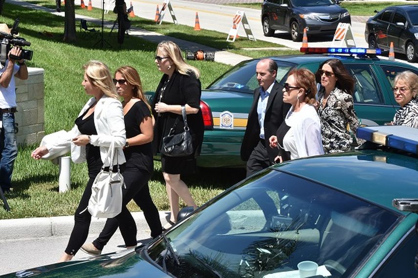 Al acto, organizado bajo fuertes medidas de seguridad, también acudieron destacados líderes políticos del sur de la Florida como el congresista republicano Mario Díaz-Balart. (ALVARO MATA)