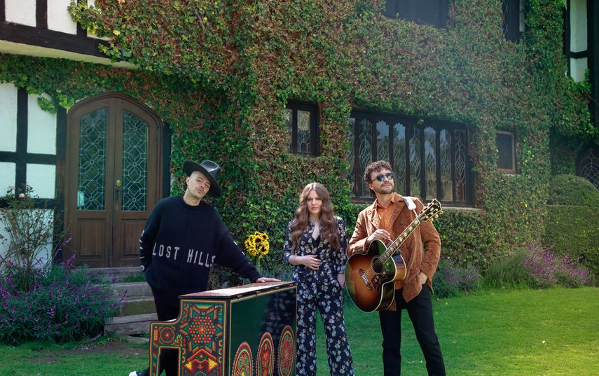 El cantautor colombiano Andr&eacute;s Cepeda y el d&uacute;o mexicano Jesse & Joy graban el tema Infinito.