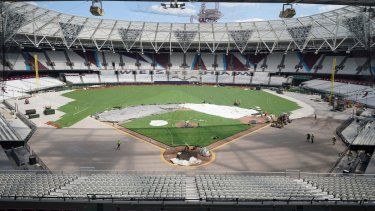 Una vista general del London Stadium, casa del West Ham United, mientras se transforma el terreno de juego en un diamante de béisbol, el jueves 15 de junio de 2023.&nbsp;