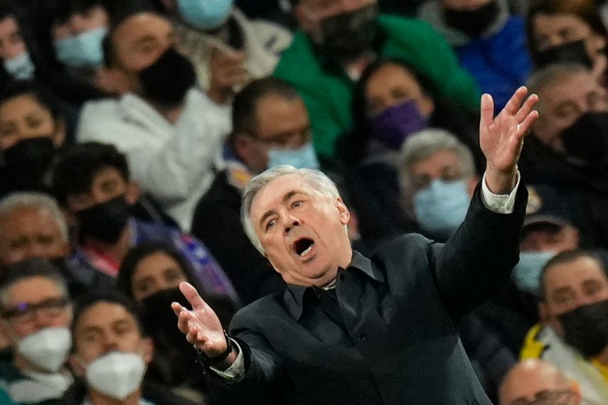 El técnico del Real Madrid Carlo Ancelotti durante el partido contra Paris Saint-Germain en la Champions League