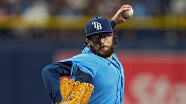 Josh Fleming de los Rays de Tampa Bay lanza en la quinta entrada de los Medias Rojas de Boston en el encuentro del 10 de abril del 2023.&nbsp;
