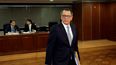 El exvicepresidente de Ecuador, Jorge Glas, ingresa a la sala del tribunal para su audiencia en la Corte Suprema para apelar su sentencia de seis años de prisión por asociación ilícita en relación con el escándalo de Oderbrecht en Quito, Ecuador, el 23 de mayo de 2018