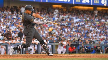 Giancarlo Stanton, de los Yanquis de Neuva York, conecta un jonrón de dos carreras para la Liga Americana en la cuarta entrada del Juego de Estrellas contra el lanzador de la Liga Nacional, Tony Gonsolin, en Los Ángeles, el martes 19 de julio de 2022.&nbsp;