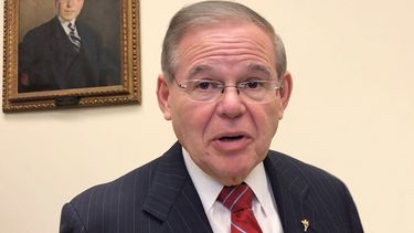 El senador Bob Menéndez representa al estado de New Jersey.