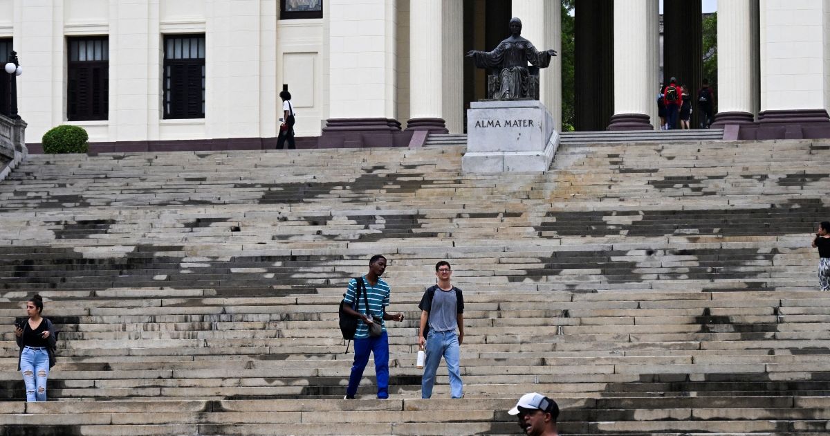 Más de 22.000 cubanos han solicitado legalizar sus títulos en los últimos dos años