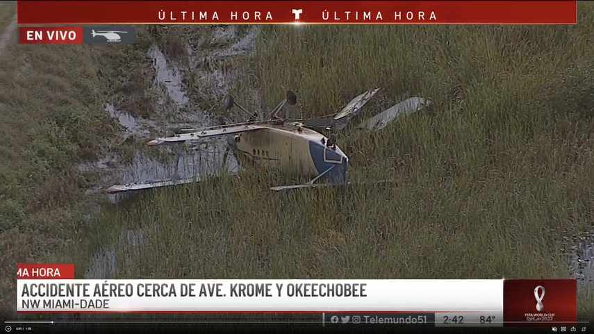 Una captura de pantalla del canal de noticias Telemundo 51 muestra a la avioneta accidentada en el área de los Everglades, Miami-Dade.&nbsp;