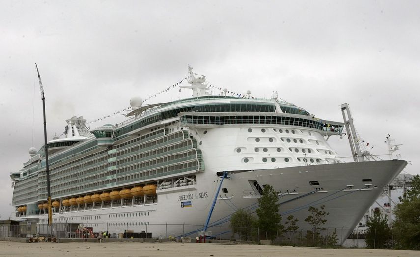 &nbsp;En esta fotograf&iacute;a del 11 de mayo de 2006, se muestra el crucero Freedom of the Seas en el puerto de Bayonne, Nueva Jersey.&nbsp;