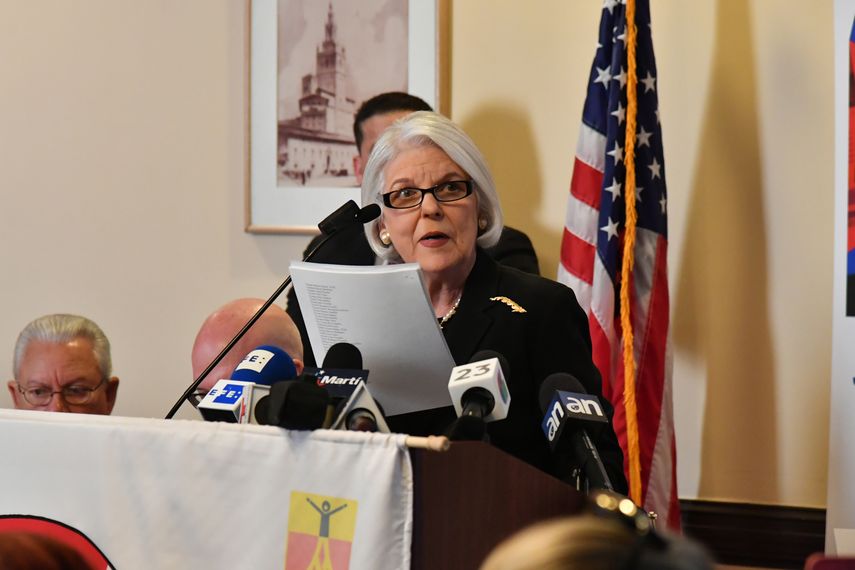 La opositora cubana Sylvia Iriondo lee la declaración Todos por una Cuba libre