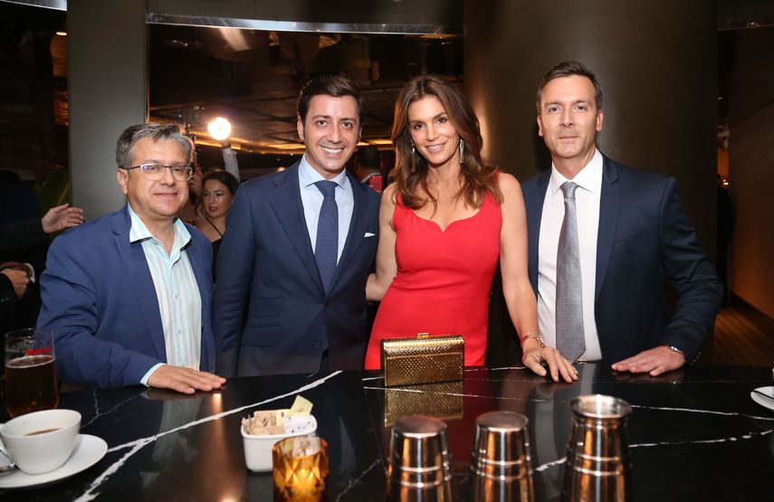 Santiago Alfonso, Eduardo Cosentino, Cindy Crawford y Maximo Belicci