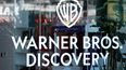 Logo de la legendaria compañía estadounidense de cine y entretenimiento Warner Bros Discovery.