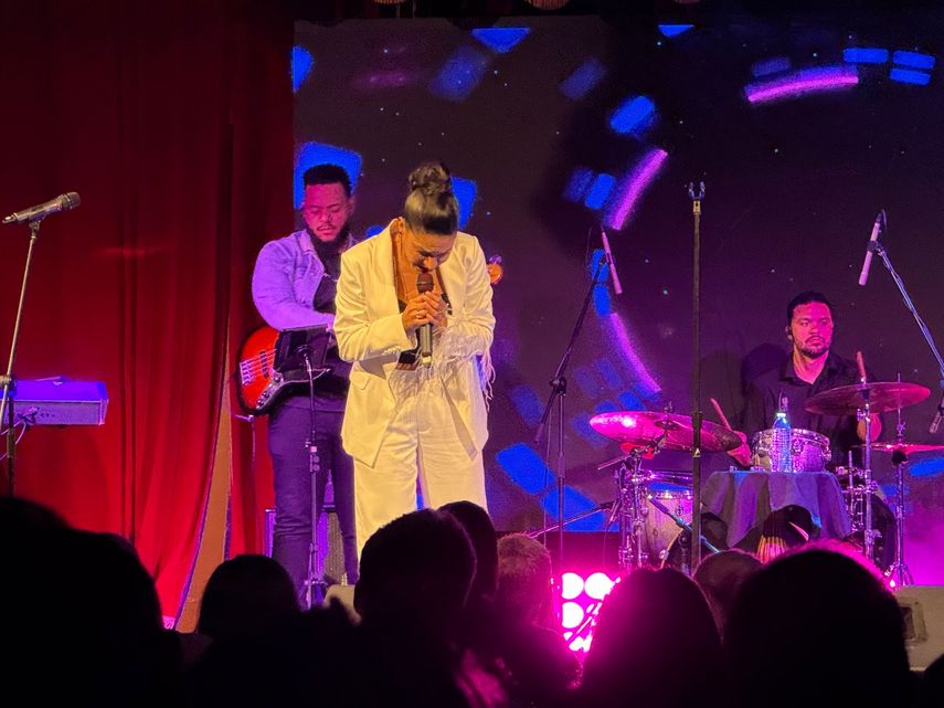 Haydée Milanés en el Flamingo Theater Bar de Miami.