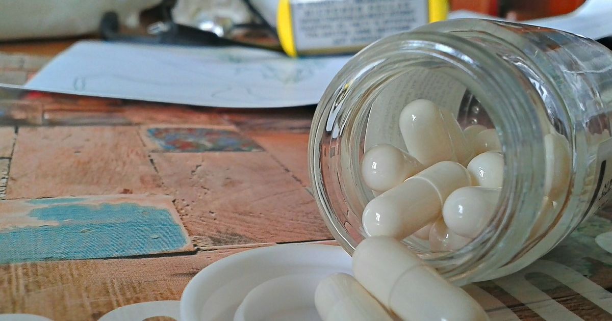 Estudio señala que ibuprofeno y diclofenaco aumentan el riesgo de paro