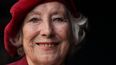 En esta foto de archivo tomada el 22 de octubre de 2009, la cantante Dame Vera Lynn, posa para fotograf&iacute;as en el centro de Londres, el 22 de octubre de 2009.